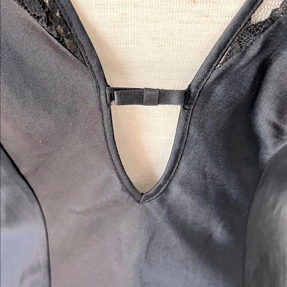 Victoria's Secret Black Lace Chemise

💵Bundle & Save💵 - Picture 4 of 9